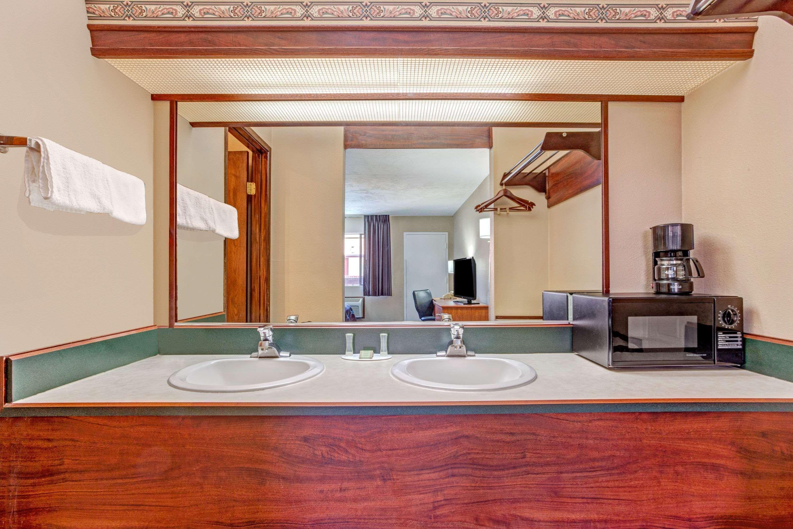 Super 8 By Wyndham Motel Albany